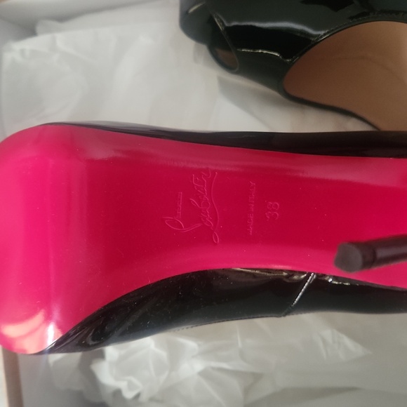 Christian Louboutin - Picture 3 of 3